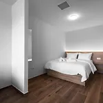 Ultima, Nilie Hospitality Mgmt 公寓