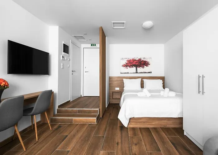 Ultima, Nilie Hospitality Mgmt