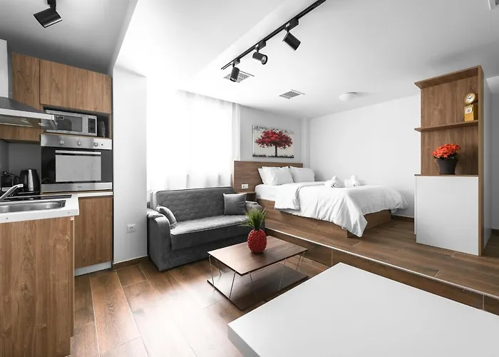 Ultima, Nilie Hospitality Mgmt