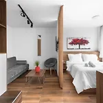 Ultima, Nilie Hospitality Mgmt Szaloniki