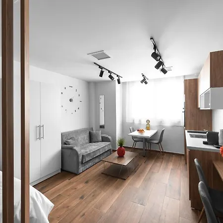 Ultima, Nilie Hospitality Mgmt