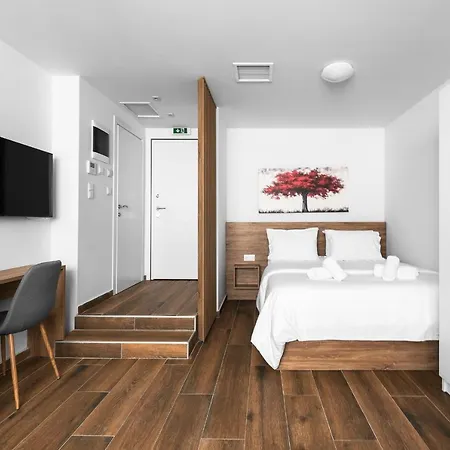 Ultima, Nilie Hospitality Mgmt