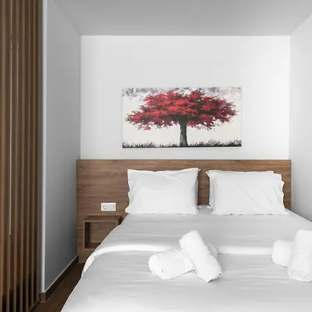 Ultima, Nilie Hospitality Mgmt *