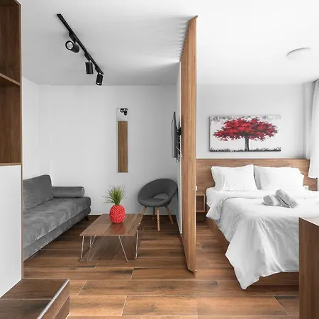 Ultima, Nilie Hospitality Mgmt Szaloniki