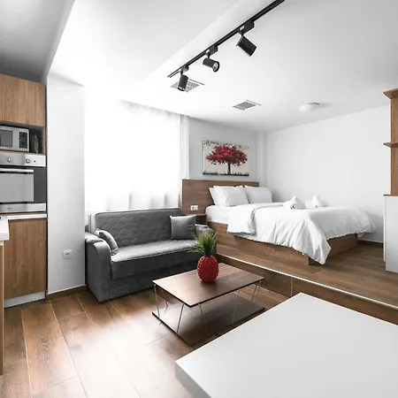 Ultima, Nilie Hospitality Mgmt