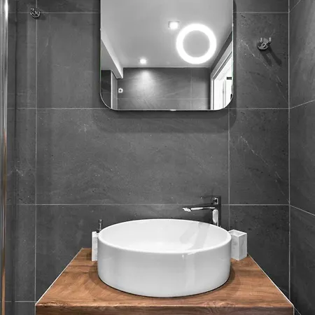 Ultima, Nilie Hospitality Mgmt Apartman